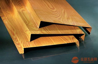 羽毛球館H型條形鋁條扣天花吊頂?shù)倪x擇與防風(fēng)條扣廠家供應(yīng)解析